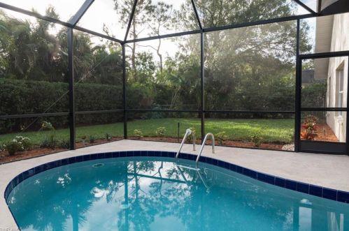 10261 Regent Cir, Naples FL 34109-1591 exterior