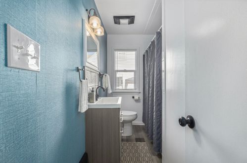 1022 Den Hertog St, Wyoming MI 49509-2822 exterior