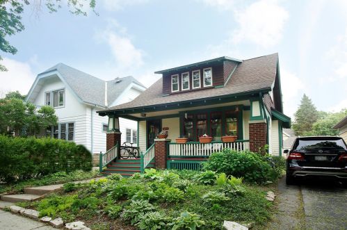 1514 54th St, Milwaukee, WI 53214-5204