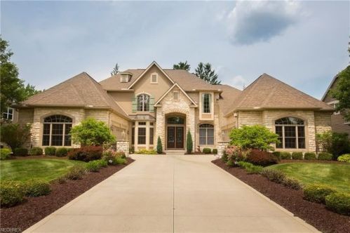 14208 Calderdale Ln, Cleveland, OH 44136-6713