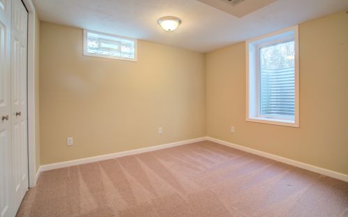 1516 Southlawn Dr, Wyoming MI exterior