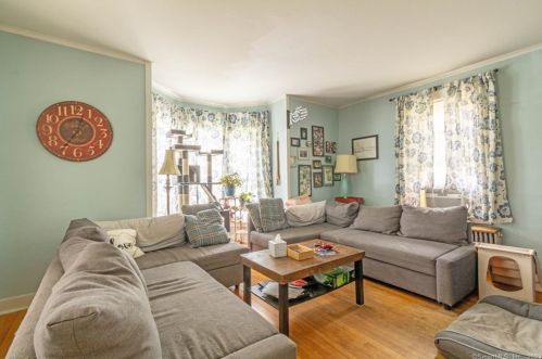 211 Woodbridge St, Manchester CT 06042-2346 exterior