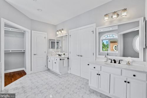 1626 Colonial Hills Dr, Mc Lean VA  22102-2938 exterior