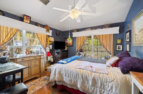 561 2 St, Naples FL 34117-9366 exterior