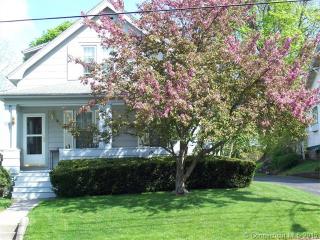 122 Carpenter Ave, Meriden, CT 06450-6107