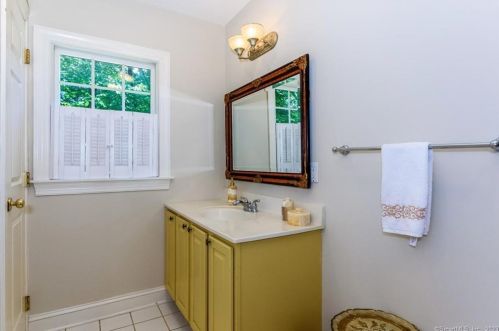 34 Rockhouse Rd, Wilton CT 06897-1827 exterior