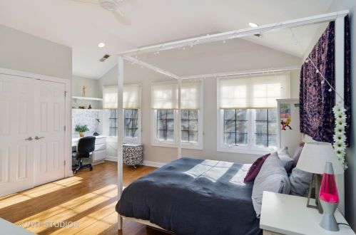 1908 Barry Ave, Chicago IL 60657-2022 exterior