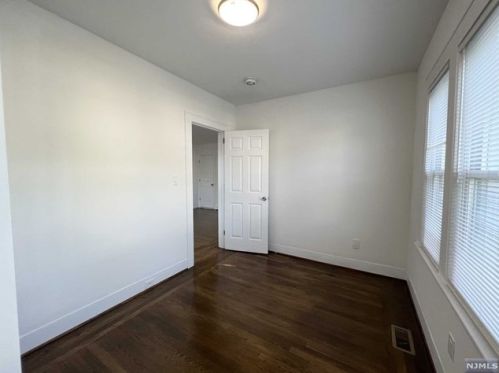 683 Ctr Ave, River Edge NJ 07661-2409 exterior