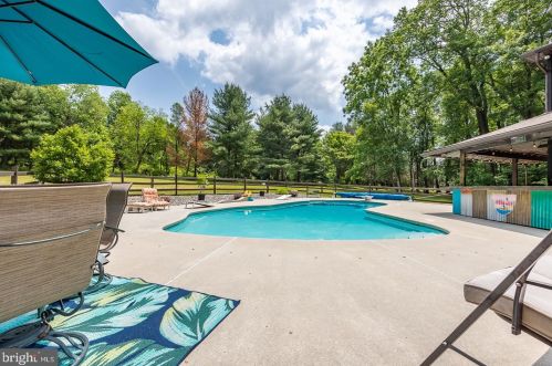 2344 Evergreen Ln, Pottstown PA 19465-8884 exterior