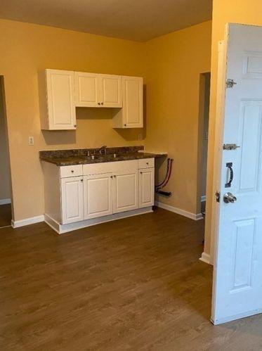 38 Dresden St, Springfield MA 01109-2706 exterior