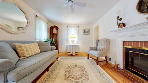 204 Edgemont Rd, Milford CT 06460-5009 exterior