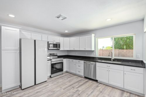 10609 42nd St, Phoenix AZ  85028-3501 exterior