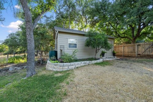 319 Allen Cir, Georgetown TX 78633-1940 exterior