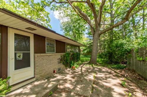 435 Lynn Ter, Waukegan IL 60085-3358 exterior