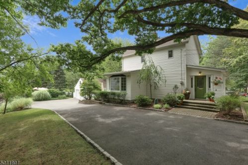 84 Mcclellan Ave, Livingston NJ 07039-1334 exterior