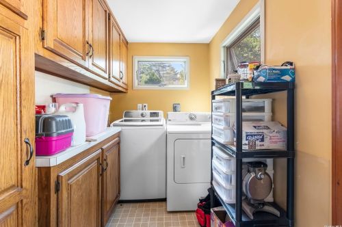 12 Cedarwood Dr, Huntington Station NY 11746-1305 exterior