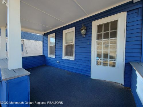 18 Atlantic St, Monmouth Hills NJ  07732-1502 exterior