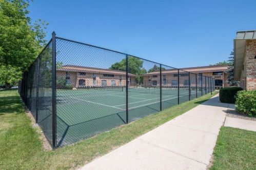 4155 Rivers Edge Cir, Milwaukee WI 53209-1113 exterior