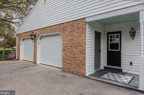 426 Dolly Dr, Lancaster PA 17601-3619 exterior