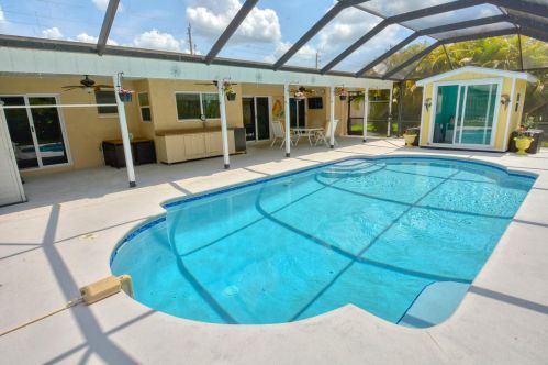 834 Walters Ter, Fort Pierce FL 34983-3963 exterior