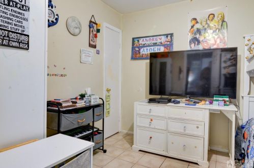 124 College Dr, Edison NJ 08817-5955 exterior