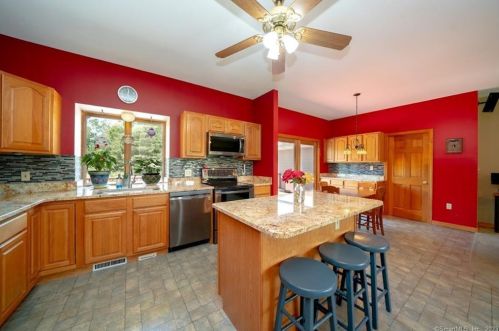 12 Old King St, Enfield CT 06082-5542 exterior