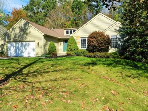 167 Royal Oak Dr, Aurora, OH 44202-8225