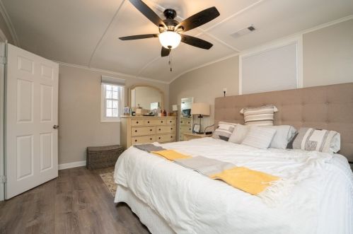 61 Forris St, West Springfield MA 01089-2380 exterior