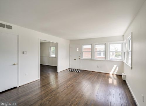 6928 Westhampton Dr, Alexandria VA 22307-1528 exterior