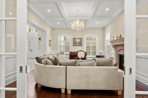 31 Baldwin Farms, Greenwich CT 06831-3307 exterior