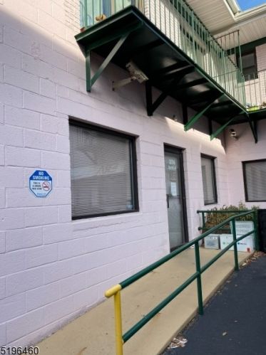 374 Chestnut St, Newark NJ  07105-2495 exterior