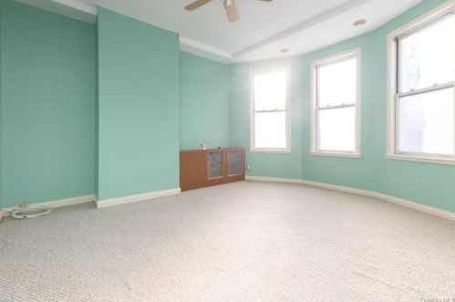 1842 Holland Ave, Bronx NY 10467-8709 exterior