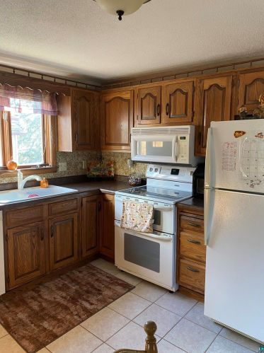 26 6 St, Duluth MN 55810-2240 exterior