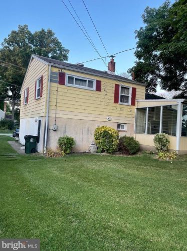 215 Moore Rd, Media, PA 19086-6752