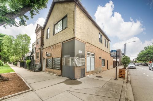 1959 Huron St, Chicago, IL 60622-5528