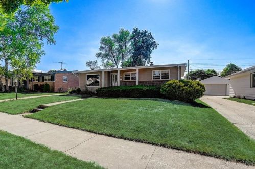 3811 77th St, Milwaukee, WI 53220-1601