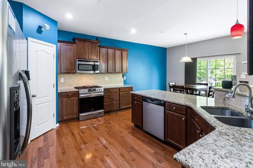 7722 Hollins Chapel Ct, Glen Burnie MD 21060-8396 exterior