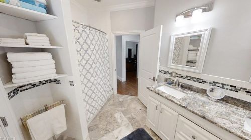 212 Old Tamiami Trl, Naples FL 34110-1142 exterior