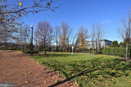 5823 Monticello Rd, Alexandria VA 22303-1302 exterior