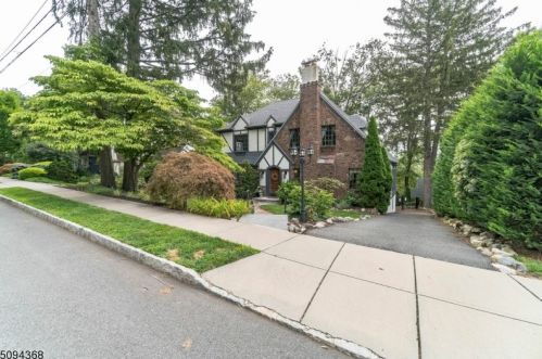 30 Undercliff Ter, Town Center NJ 07052-3929 exterior