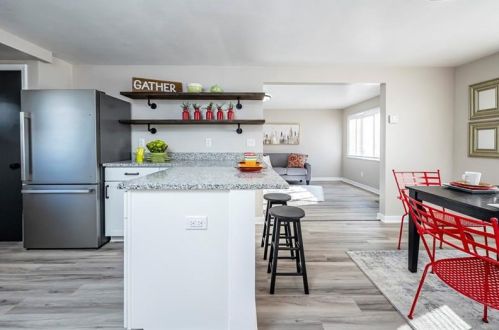 837 Deely St, Pittsburgh PA 15217-2813 exterior