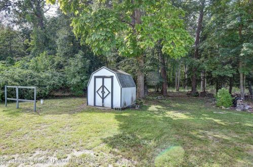 70 Siloam Rd, East Freehold NJ 07728-8604 exterior