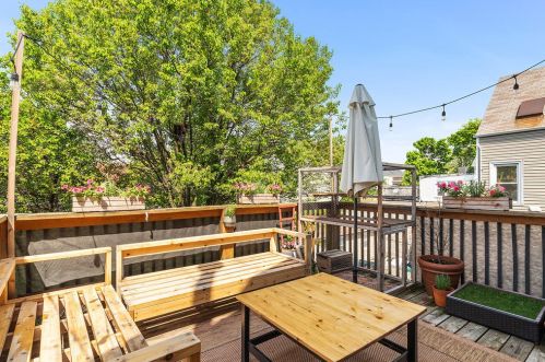 3046 Leavitt St, Chicago IL 60618-8114 exterior