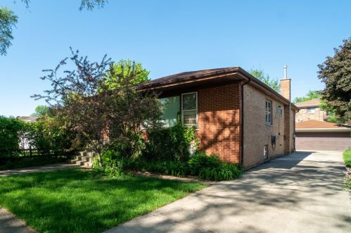 11732 Komensky Ave, Chicago, IL 60803-1632