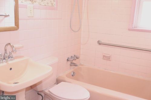 727 Chestnut St, Limerick PA 19468-2117 exterior