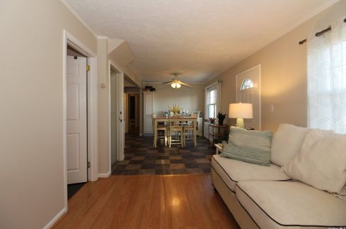 25 Claremont Ave, Babylon NY 11704-4014 exterior