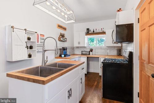 10 Locust St, Lancaster PA  17602-3608 exterior