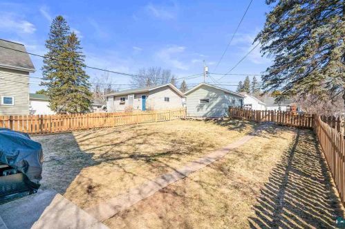 4215 Gladstone St, Duluth MN 55804-1923 exterior