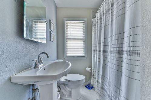 5327 90, Milwaukee WI 53214-2832 exterior