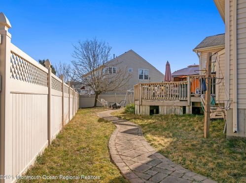 39 Timberline Rd, Berkeley Township NJ 08721-2108 exterior